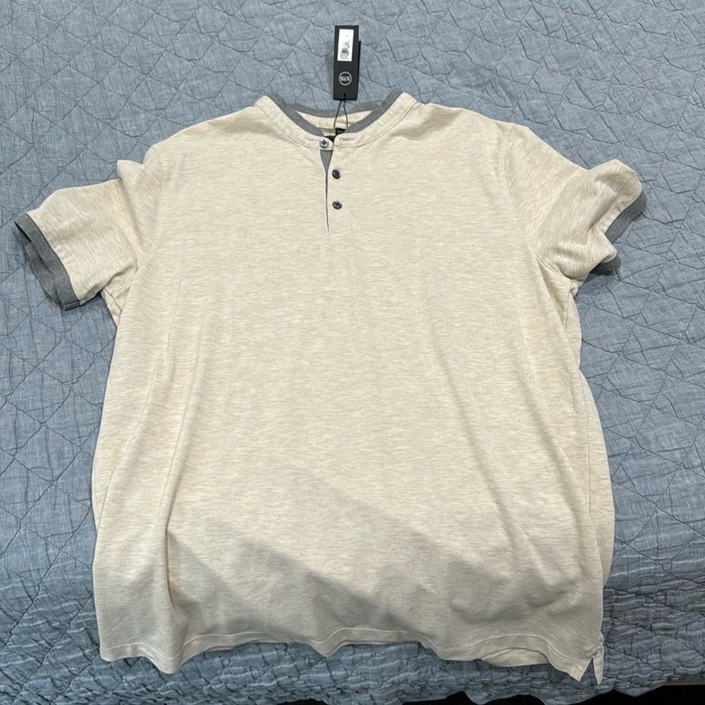 Never worn Banana Republic Tee XL